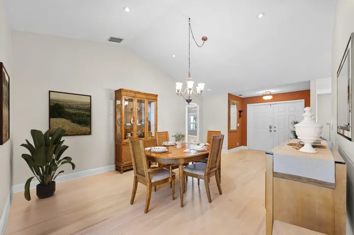 FORMAL DINING AREA