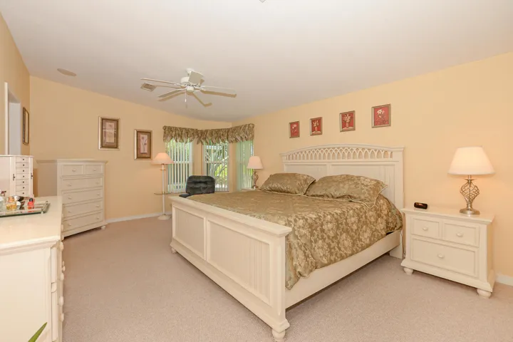 Primary Bedroom w/ walk in closet