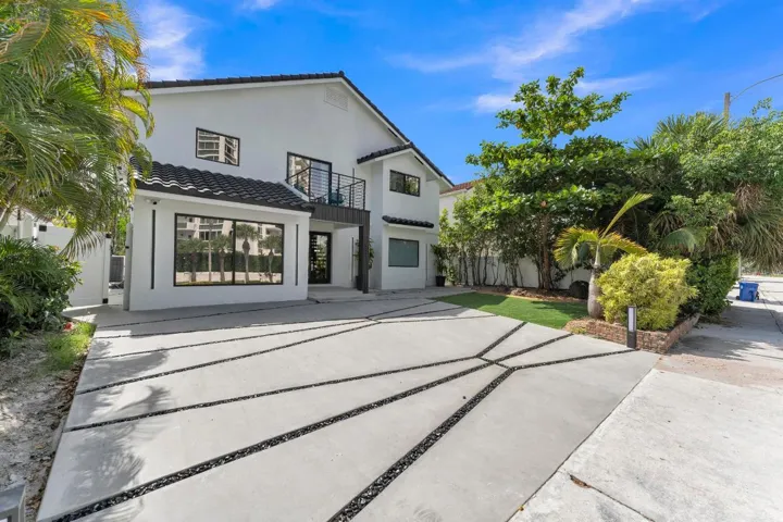 2724 N Ocean Night