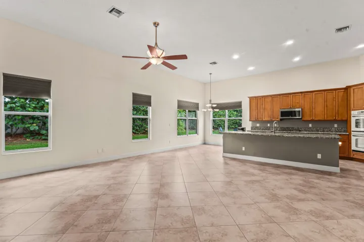 008-9466CampiDrive-Wellington-FL-33467-S