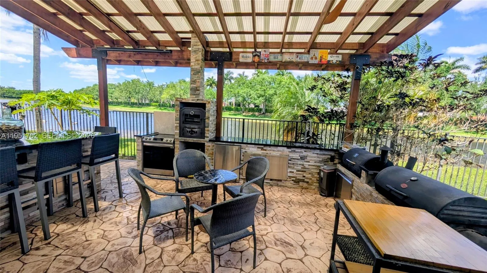 Full outdoor kitchen