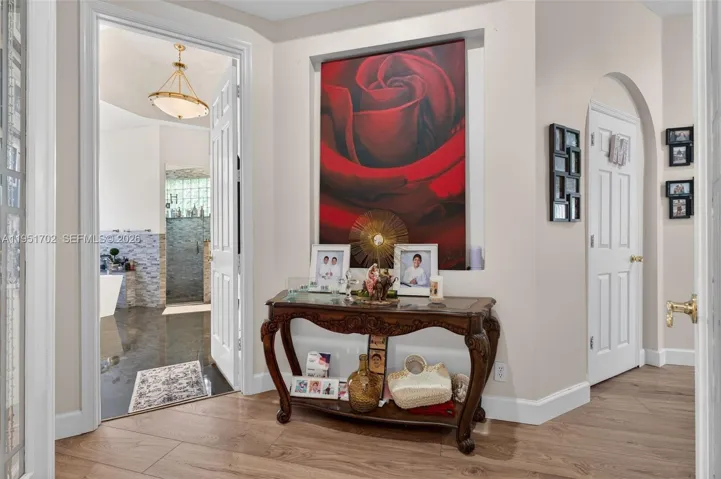 Hall entrance to principal bedroom