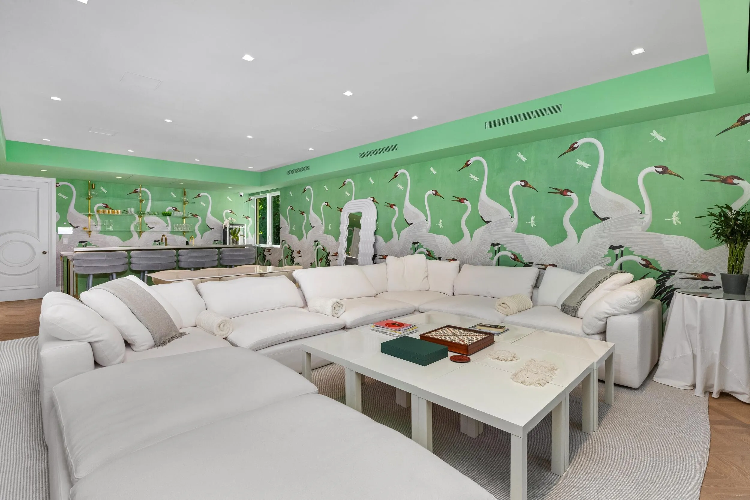 Lounge 6