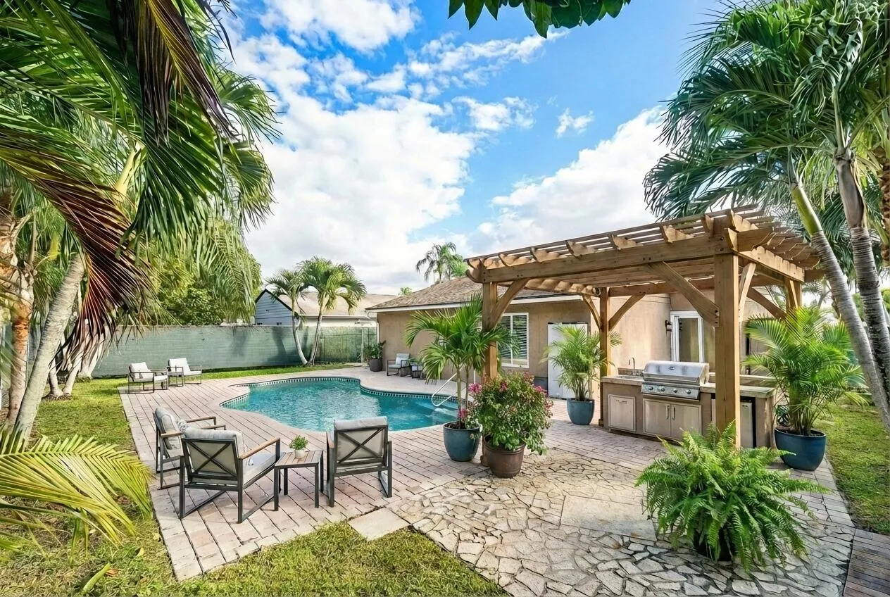 Virtually Staged (Pergola added)