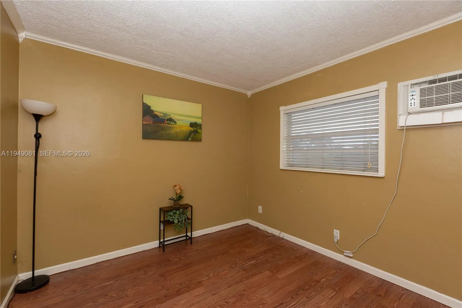 2nd Bedroom, Ideal as a Reading Room, Craft Room or Guest Room