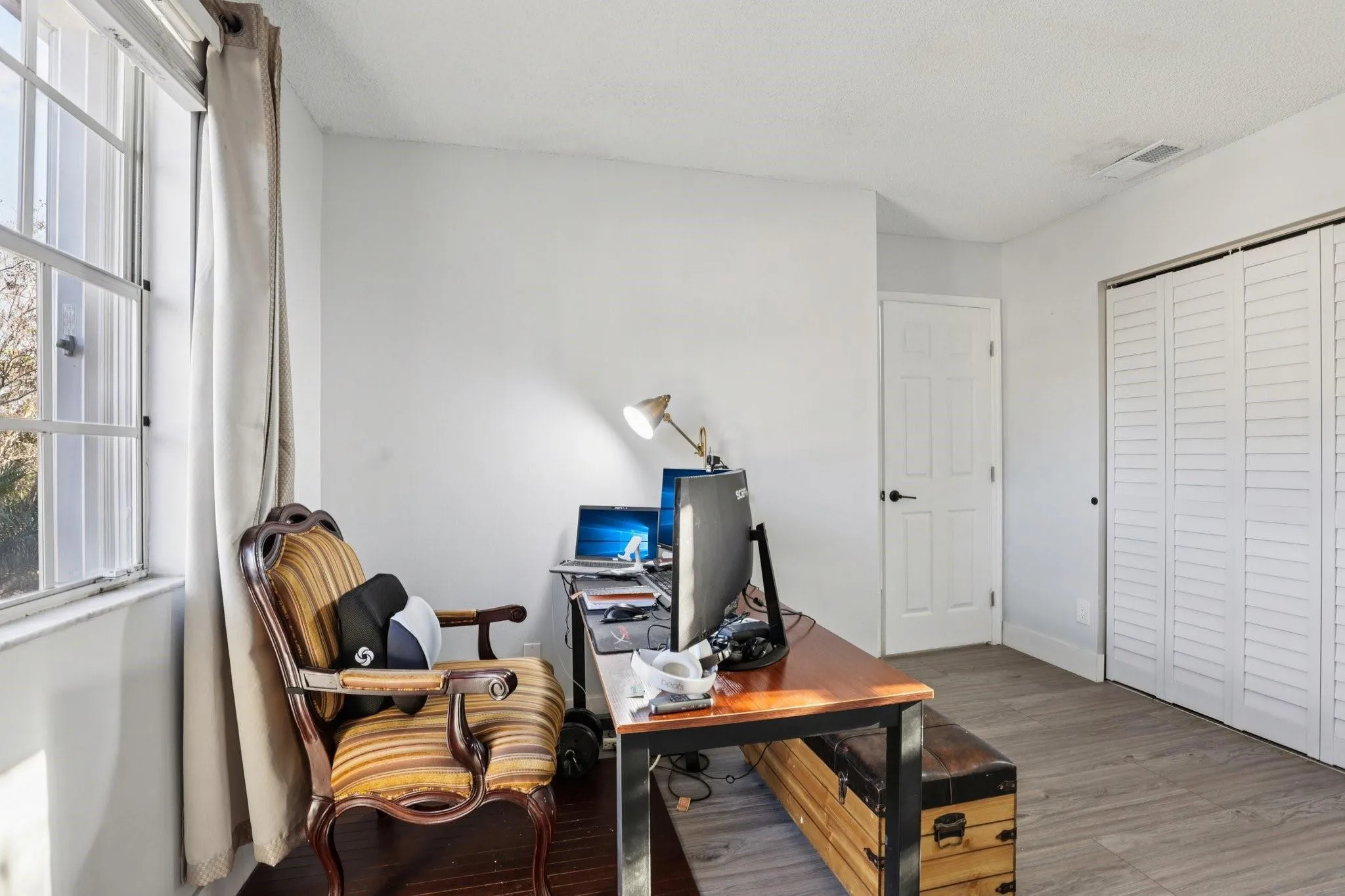 Its adaptable design makes it a valuable extension of the home’s living space.
