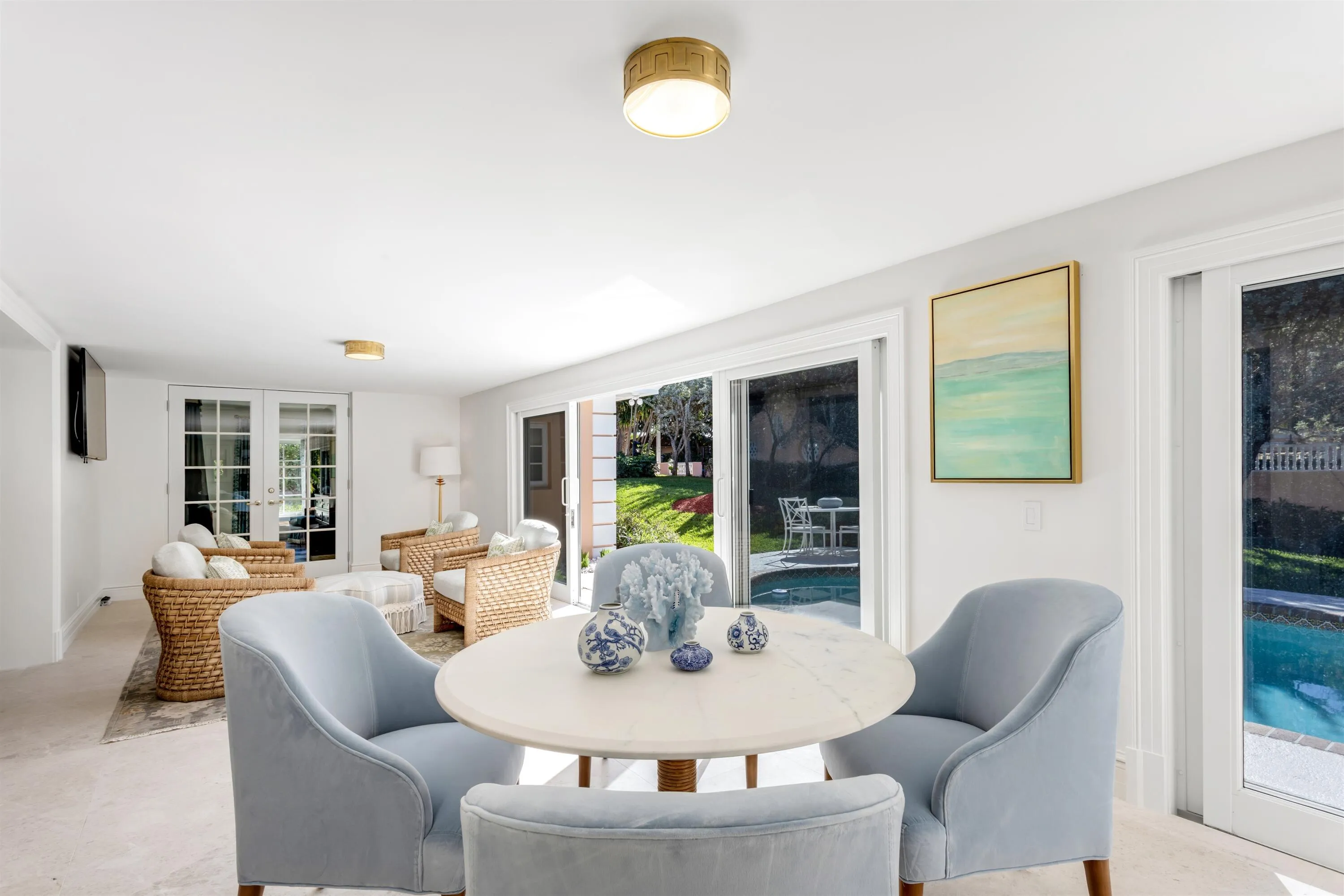 SUNROOM_DINING_RIGHT_EB