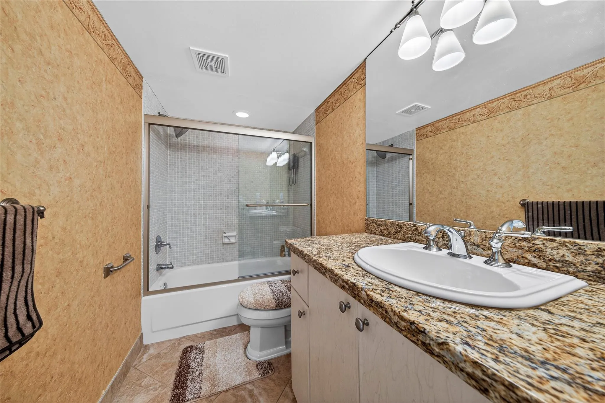 bathroom 2- Tub/shower combo