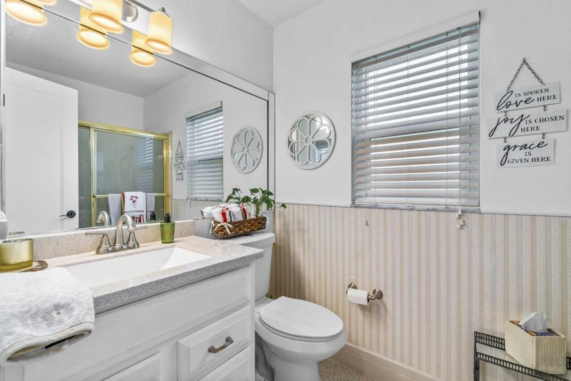 2nd Bathroom