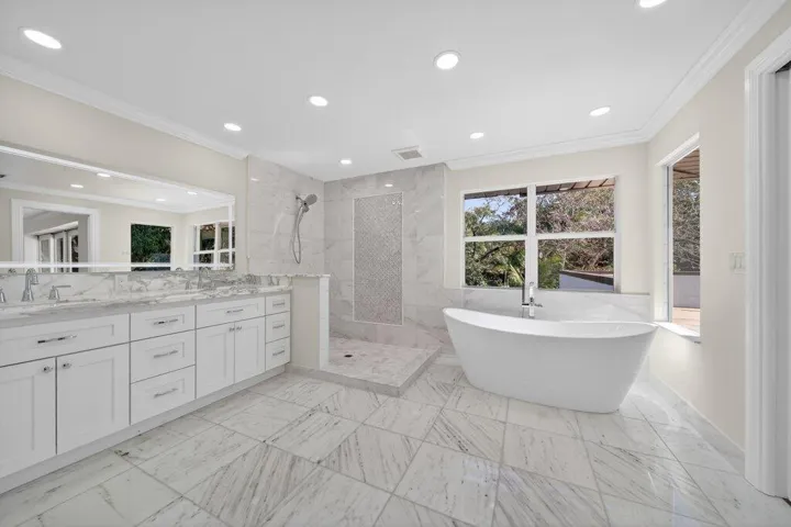 primarybath1.jpg-SMALL