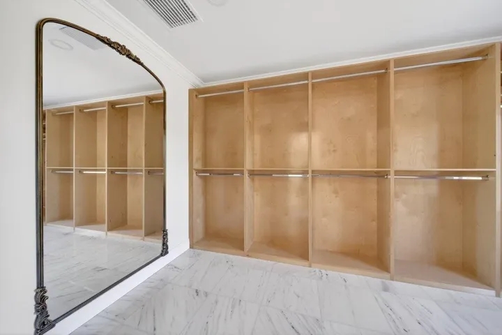 primarycloset1.jpg-SMALL