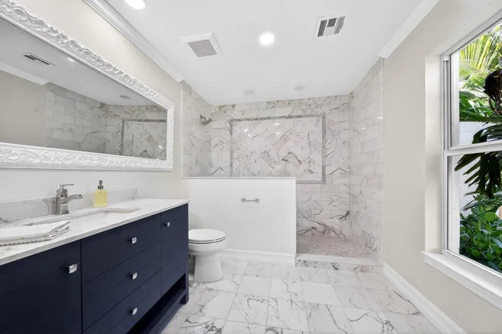 ensuitebath1.jpg-SMALL