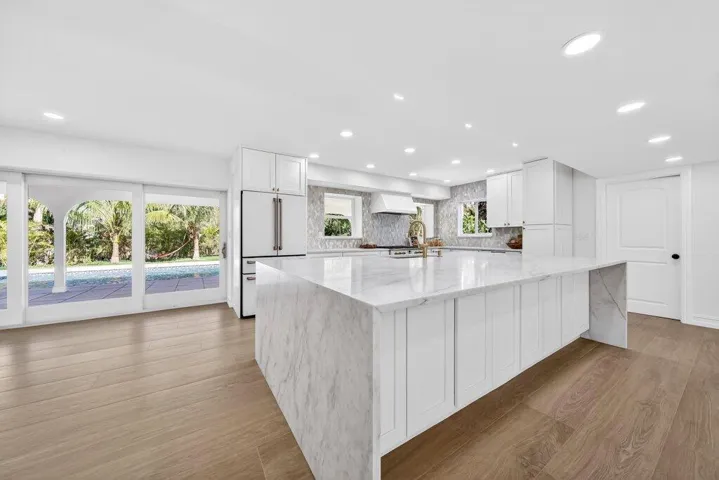 kitchen1.jpg-SMALL