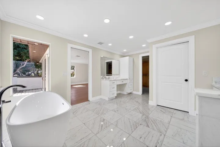 primarybath2.jpg-SMALL