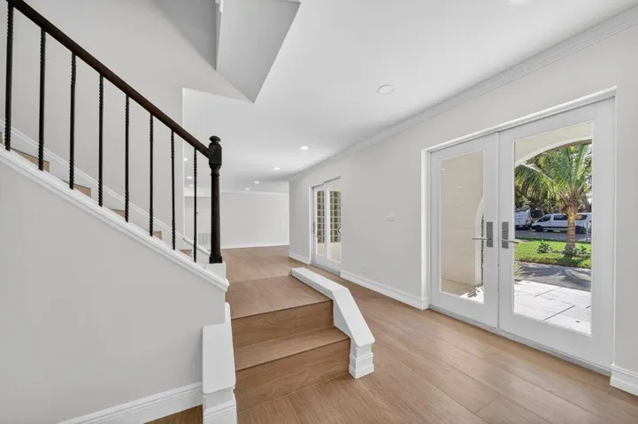 foyer1.jpg-SMALL