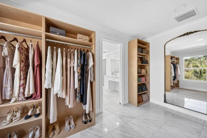 primarycloset_staged1.jpg-SMALL
