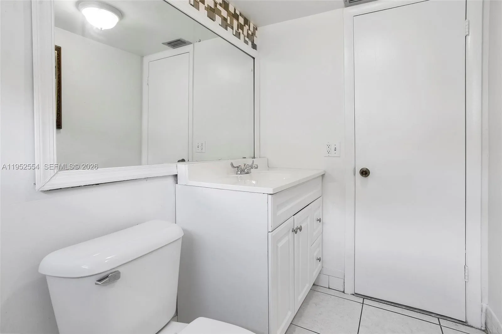 SPACIOUS BATHROOM WITH UPDATED CABINETS