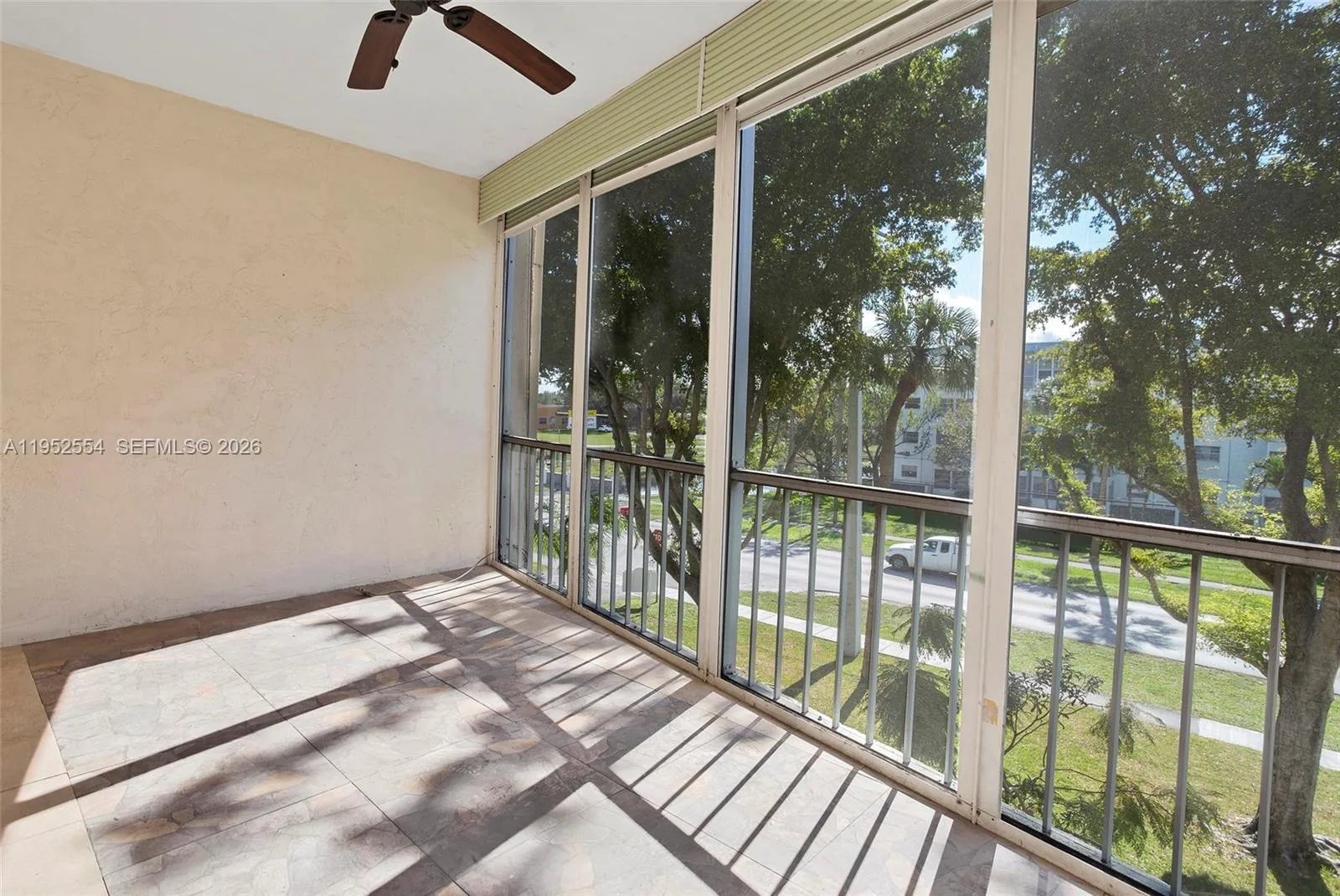 LARGE SCREENED BALCONY WITH COOL BREEZES