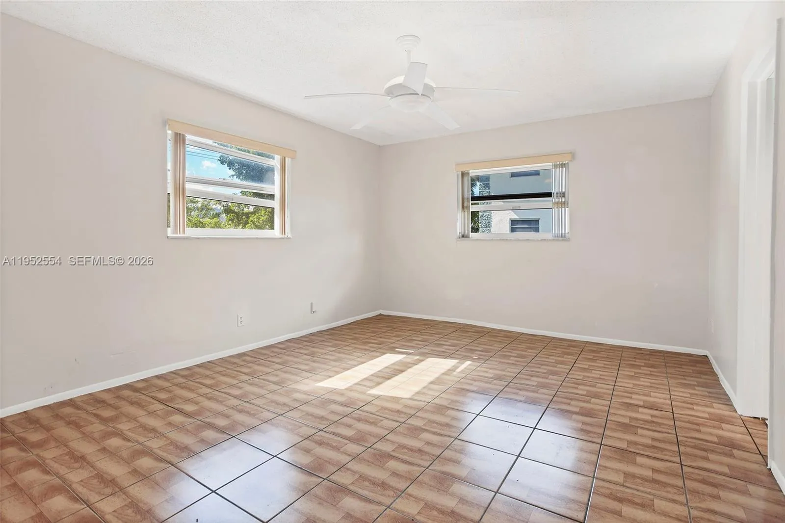 SPACIOUS PRIMARY BEDROOM/DUAL IMPACT WINDOWS