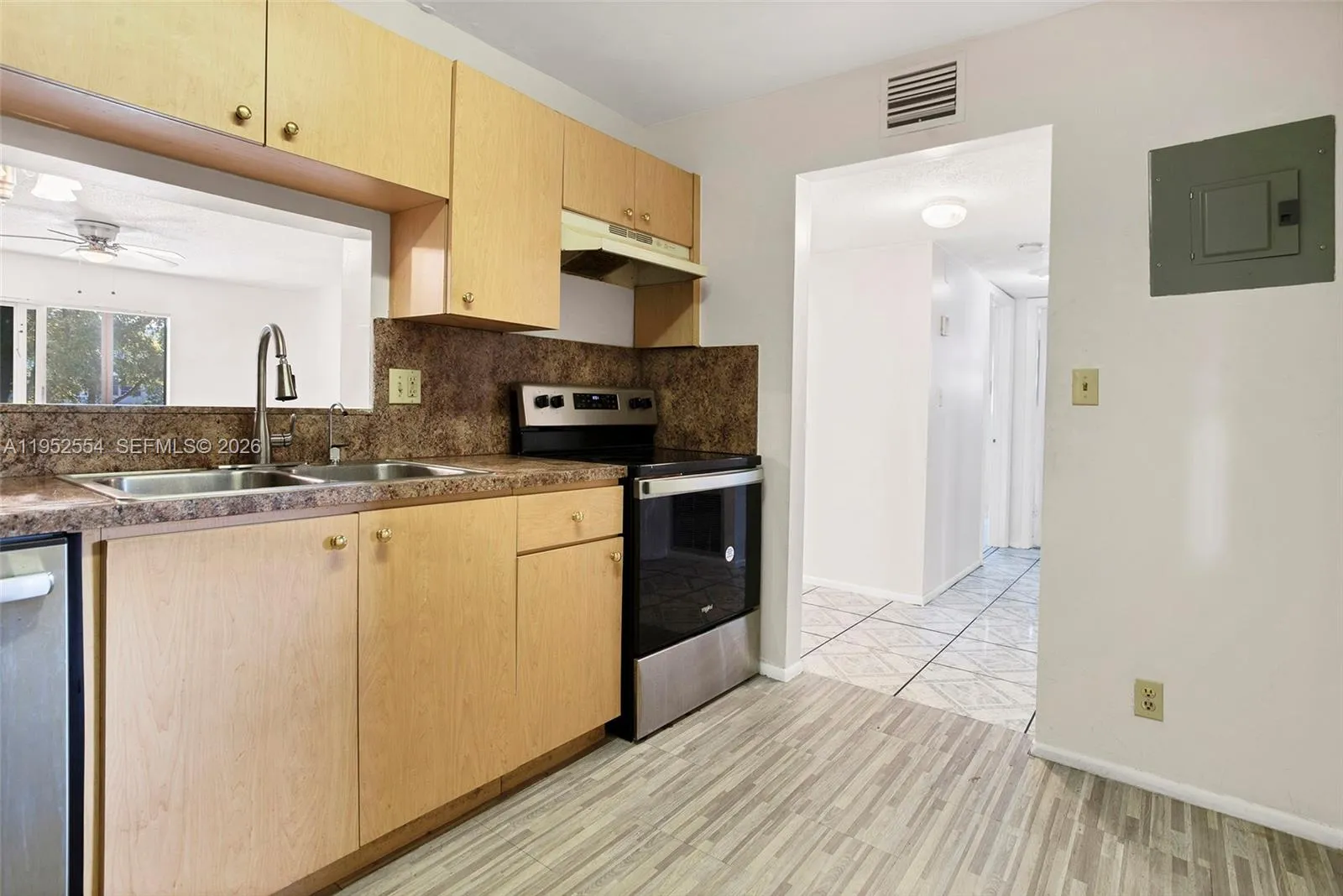 EAT IN KITCHEN