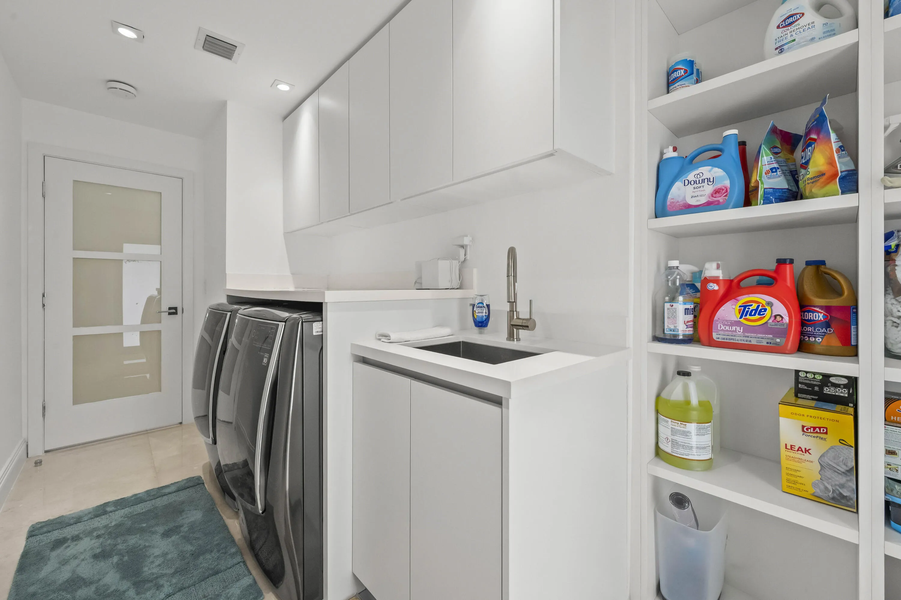 Laundry room with a sink. Side door to go out to side yard.
