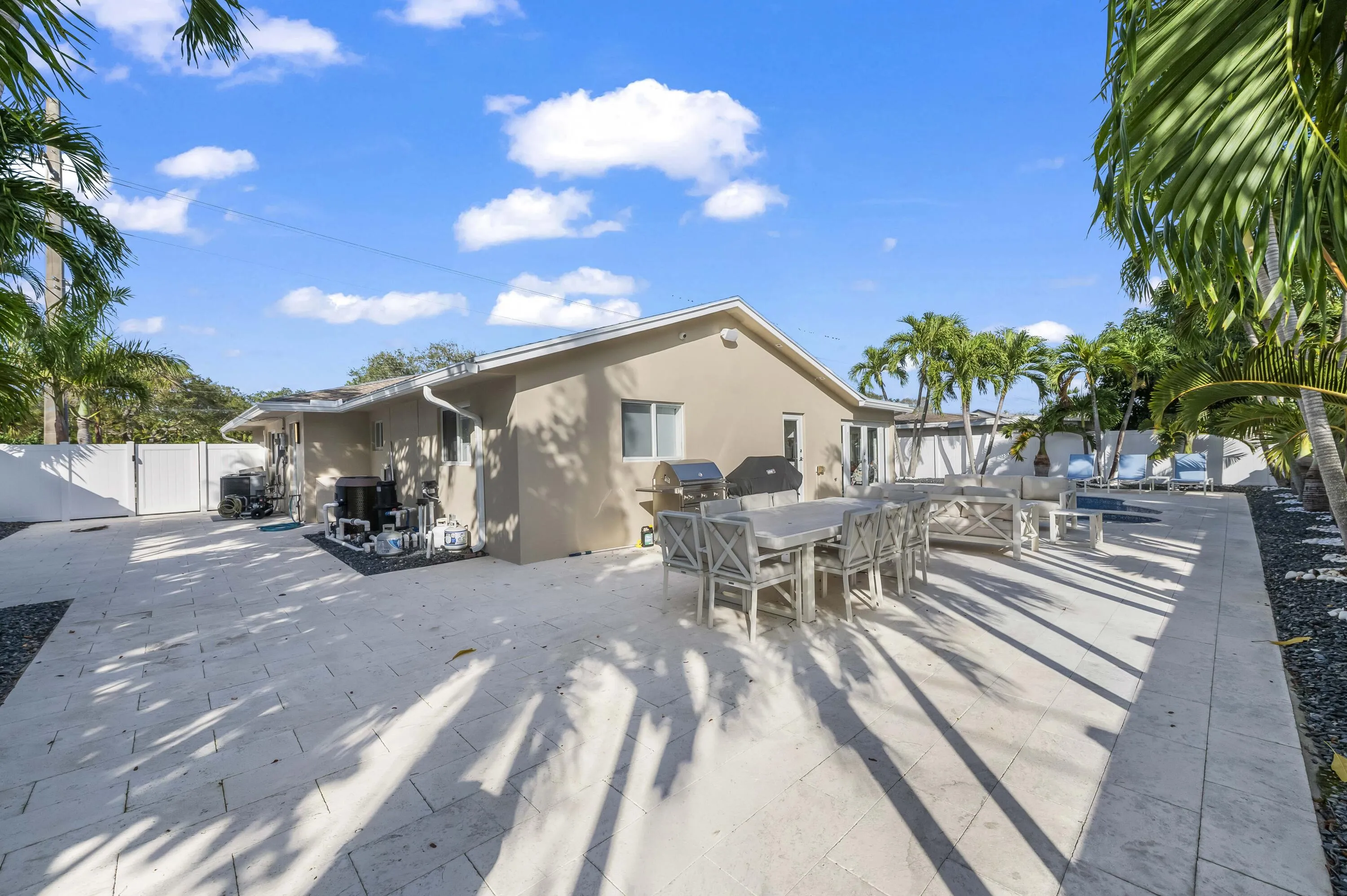 Large Fenced Yard