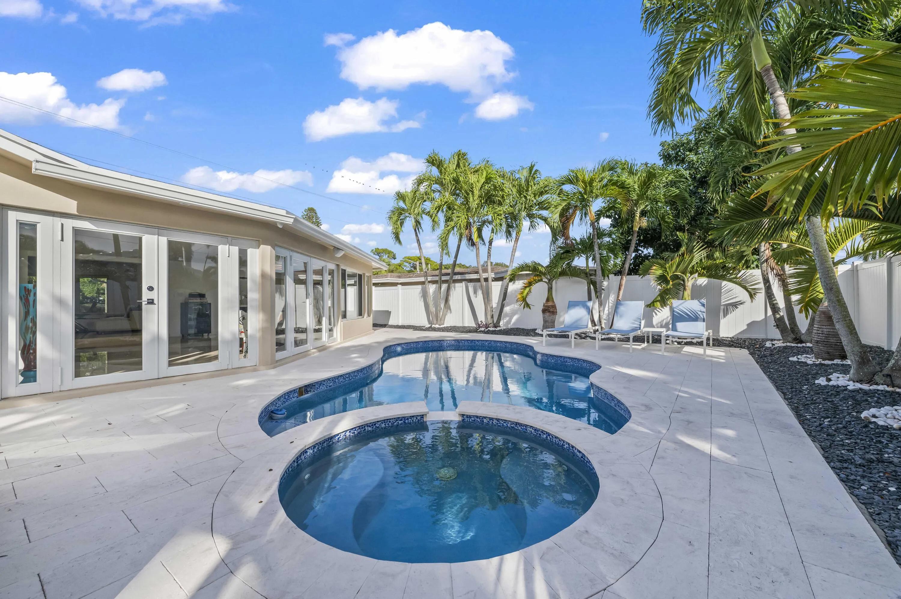 Heated Pool / Jacuzzi
