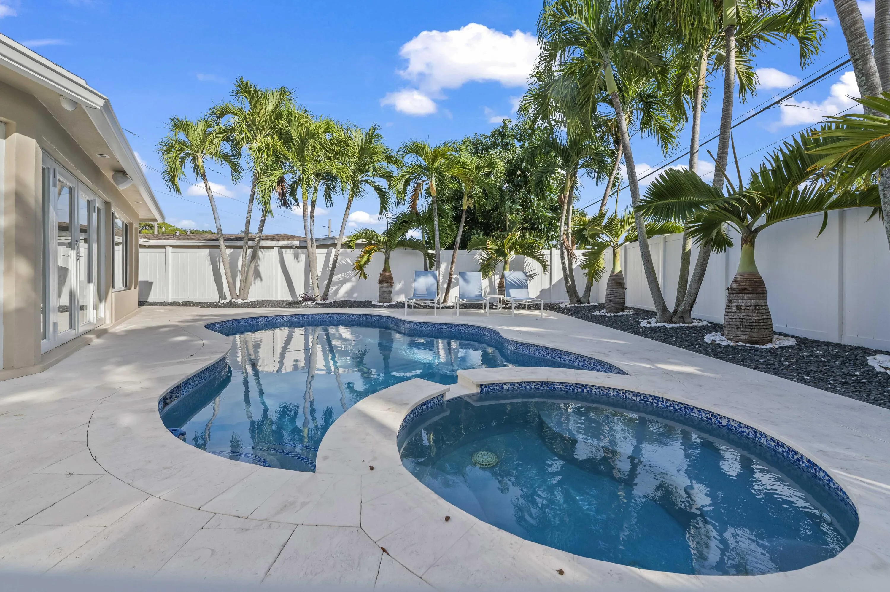 Heated Pool / Jacuzzi