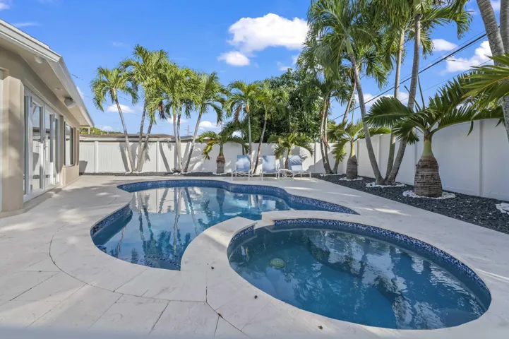 Heated Pool / Jacuzzi