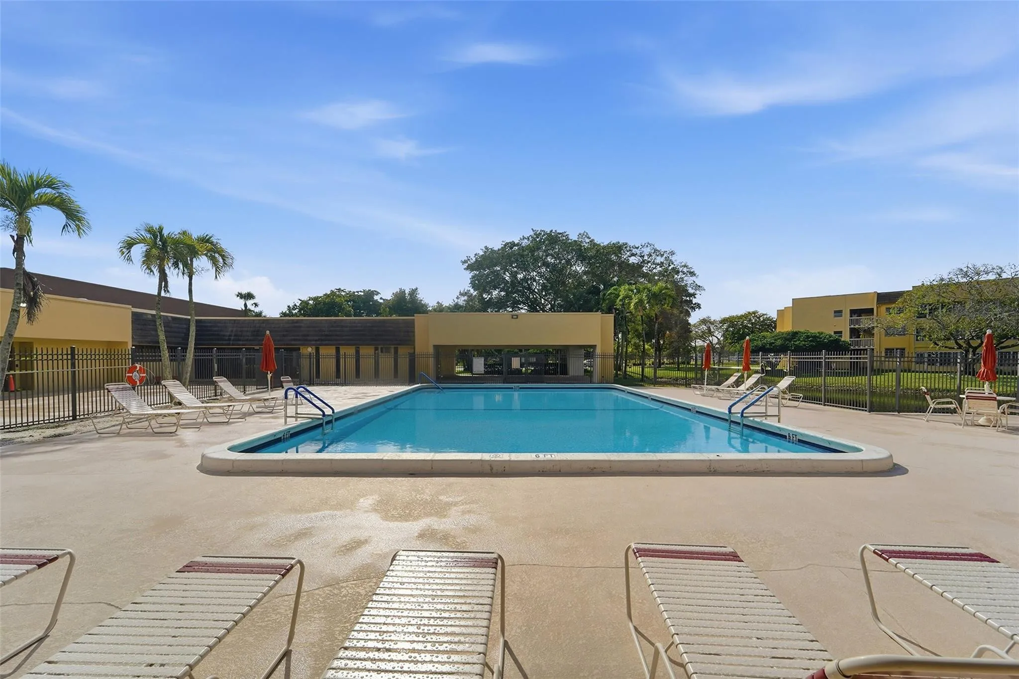 Bermuda Club pool