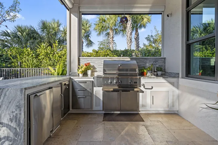 Summer Kitchen with Powered screens