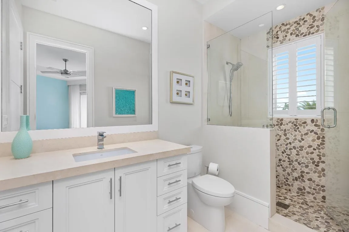 Guest Bathroom 4