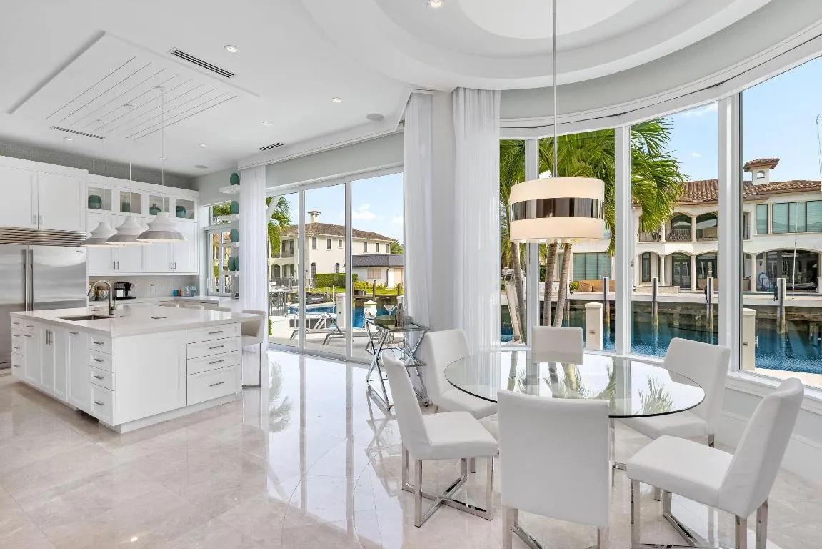 Kitchen / Breakfast Nook
