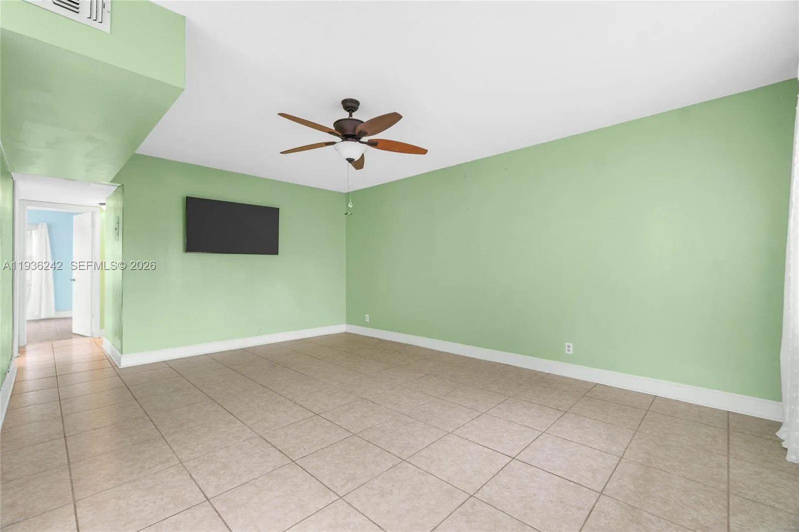 Already mounted TV included in purchase