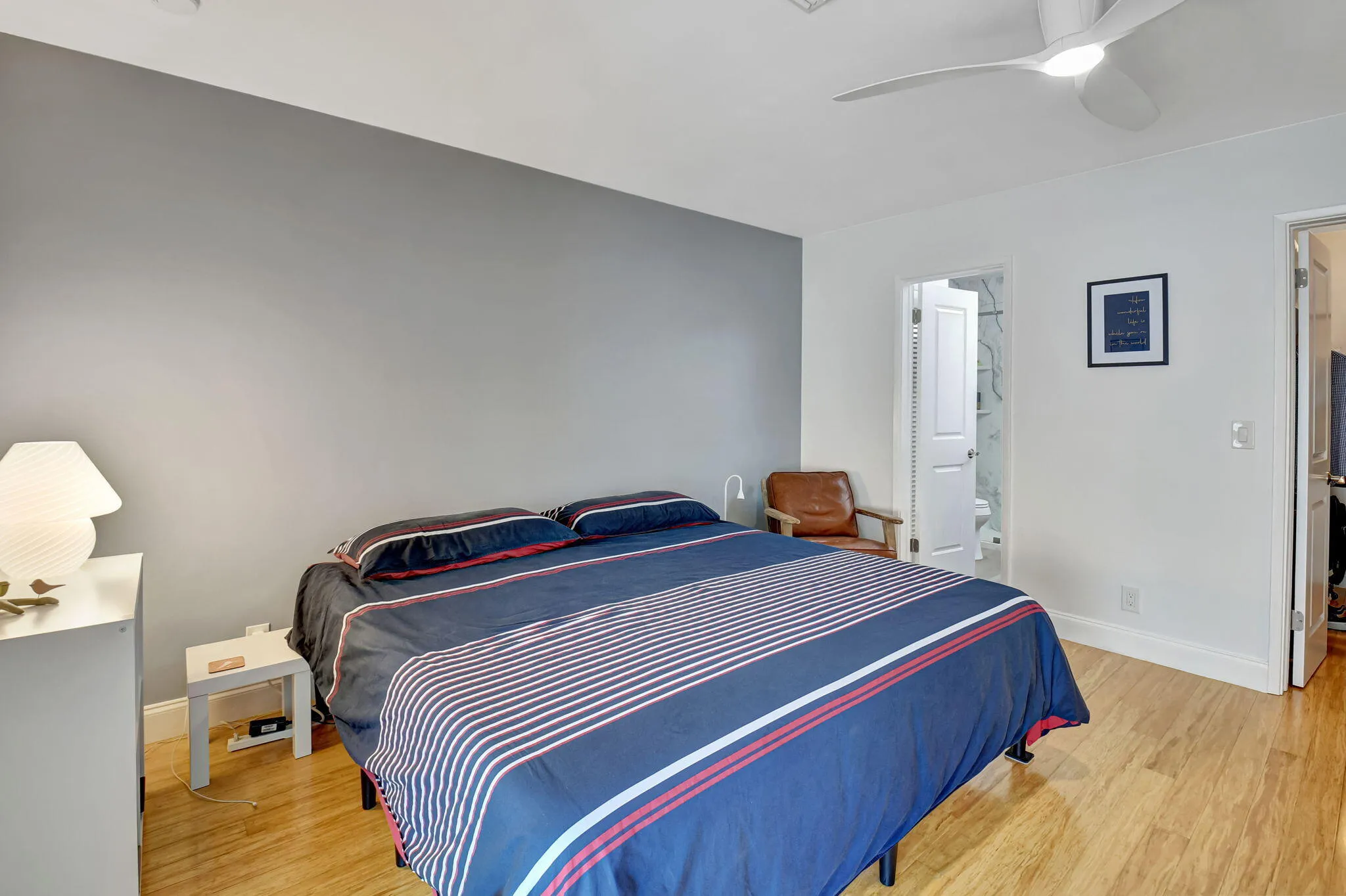 WITH EN SUITE & wALK IN CLOSET