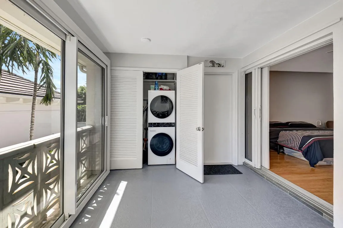 LAUNDRY AREA
