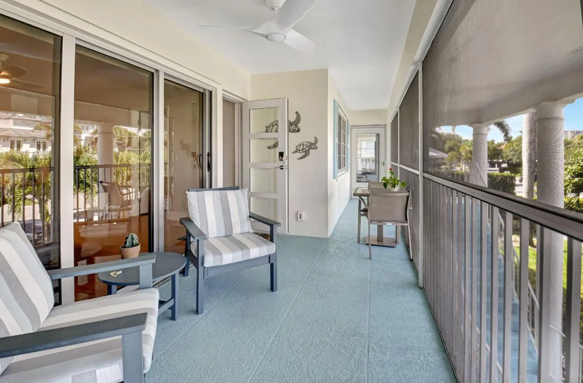 SCREENED FRONT PORCH