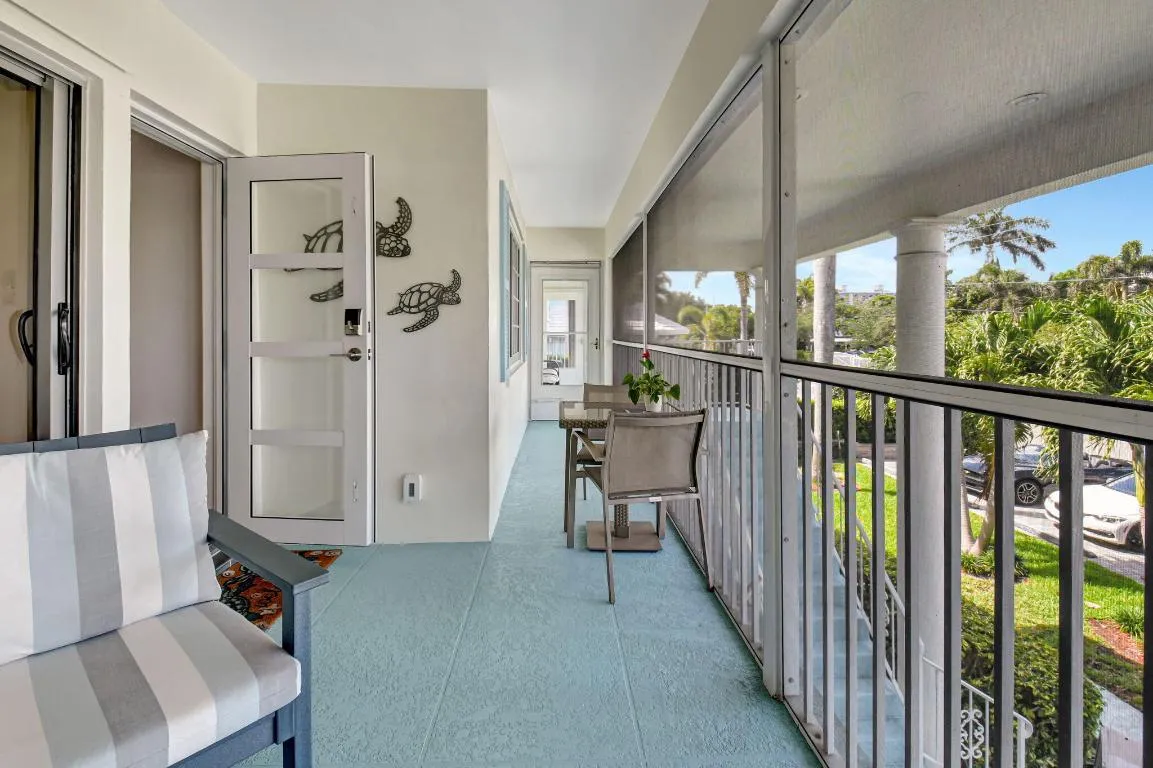 SCREENED FRONT PORCH