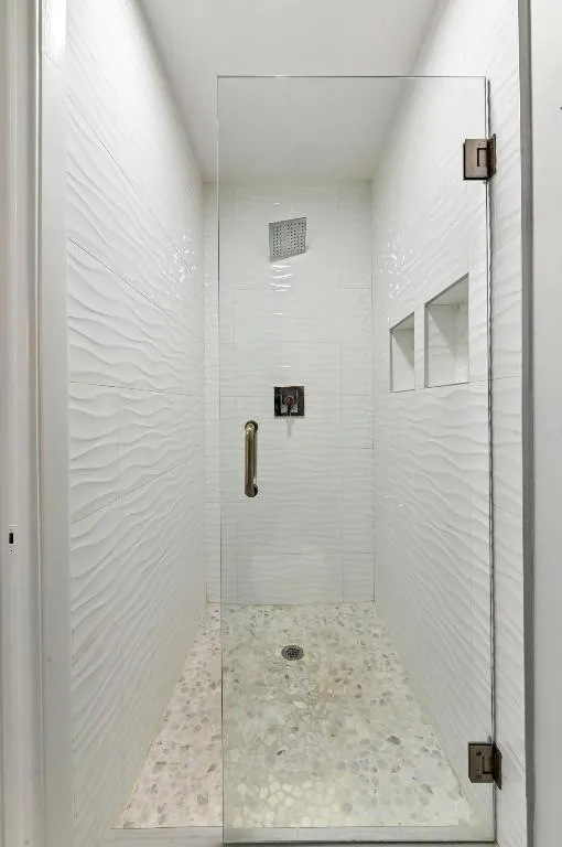 31 bathroom 01