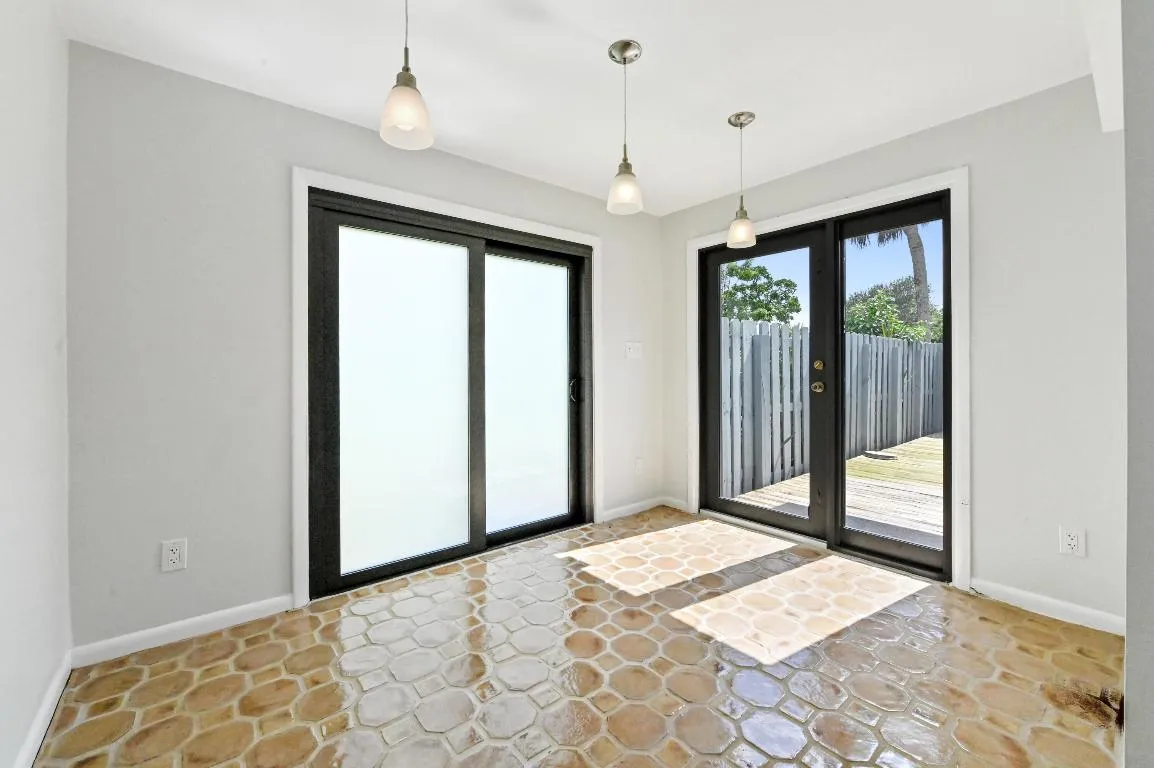 17 dining area 01
