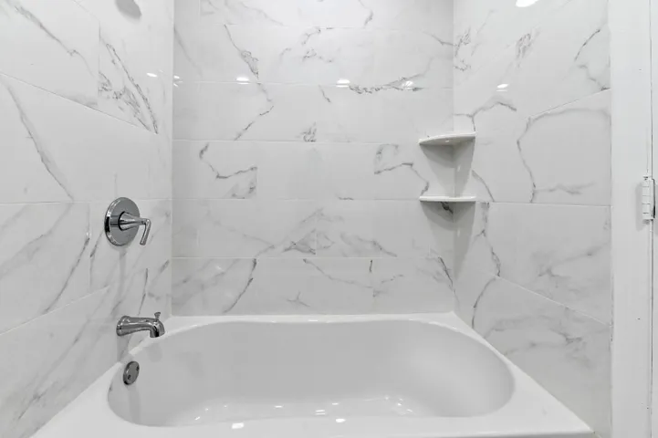23 bathroom 03