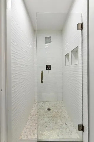 31 bathroom 01