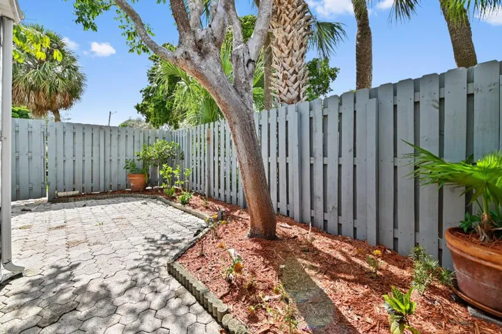 05 patio 01