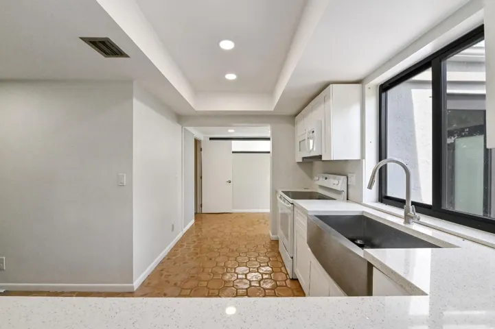 13 kitchen 01
