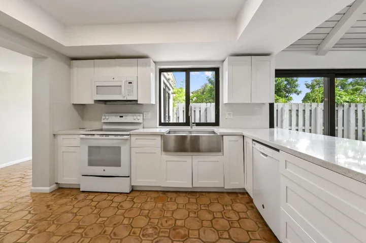 14 kitchen 02