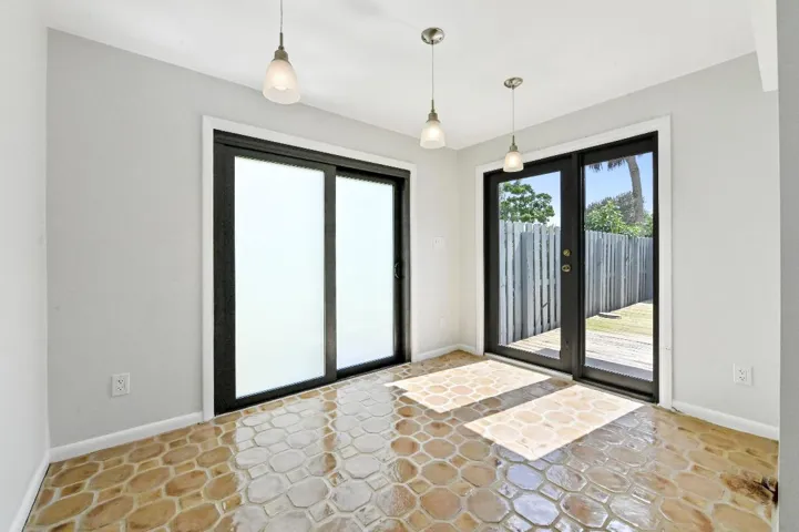 17 dining area 01