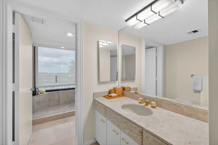 Guest Suite 1 Bath