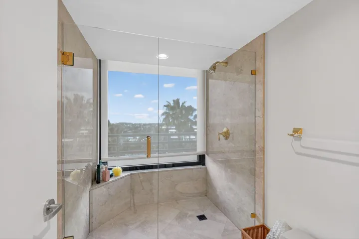 Guest Suite 1 Bath