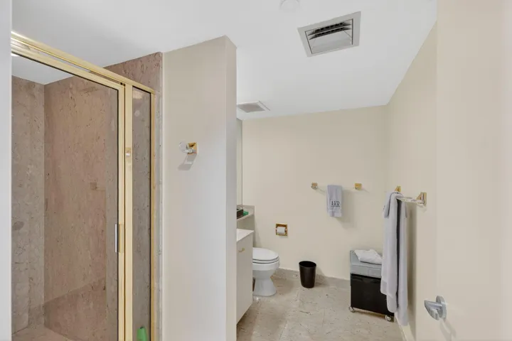 Guest Suite 2 Bath