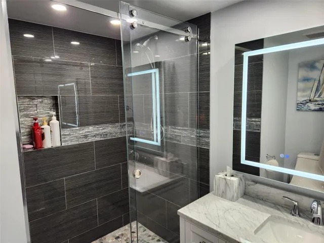 Newly remodeled second bathroom